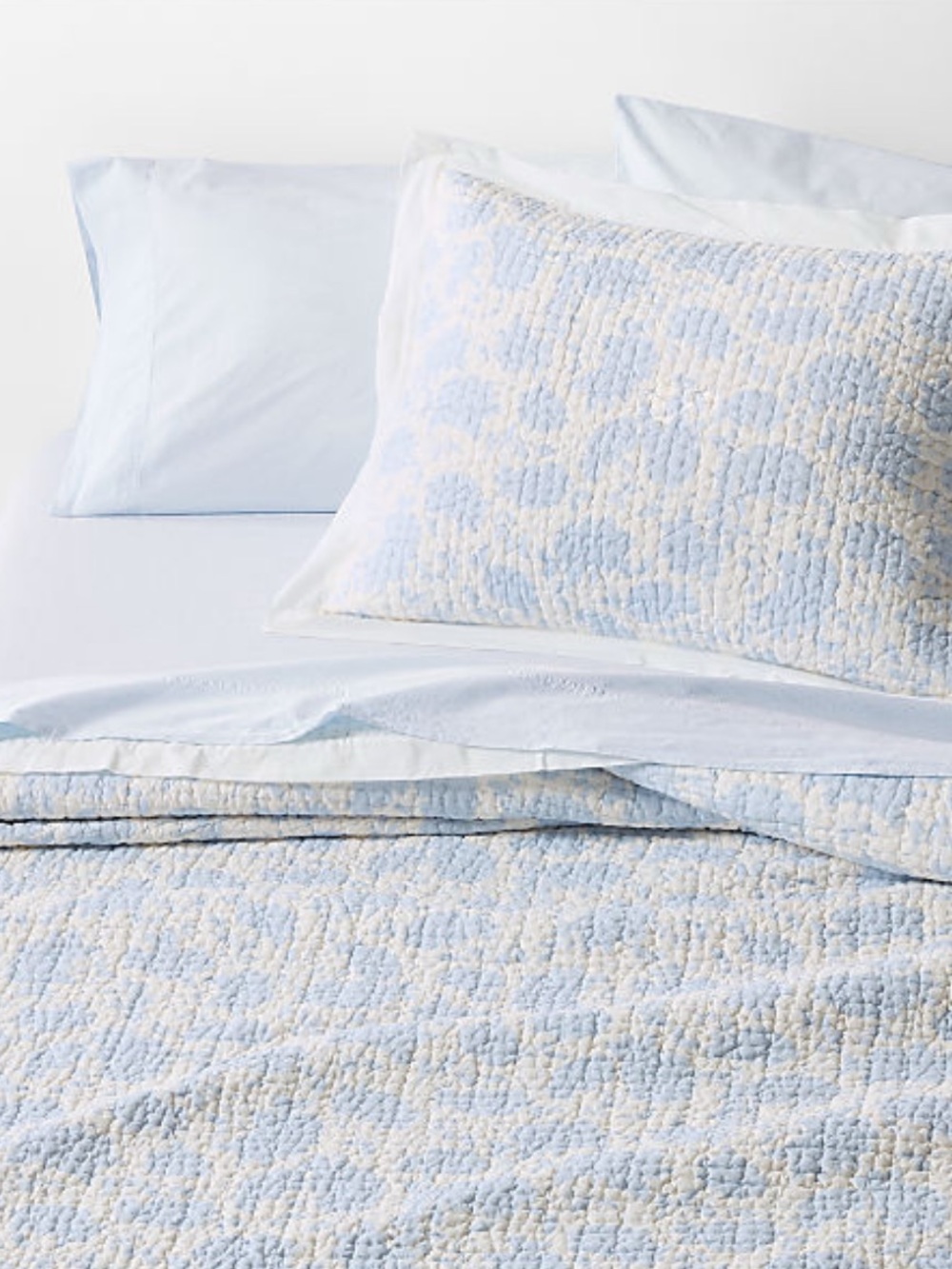 New! Crate&Barrel Blue Floral Quilt size King - Picture 2 of 6